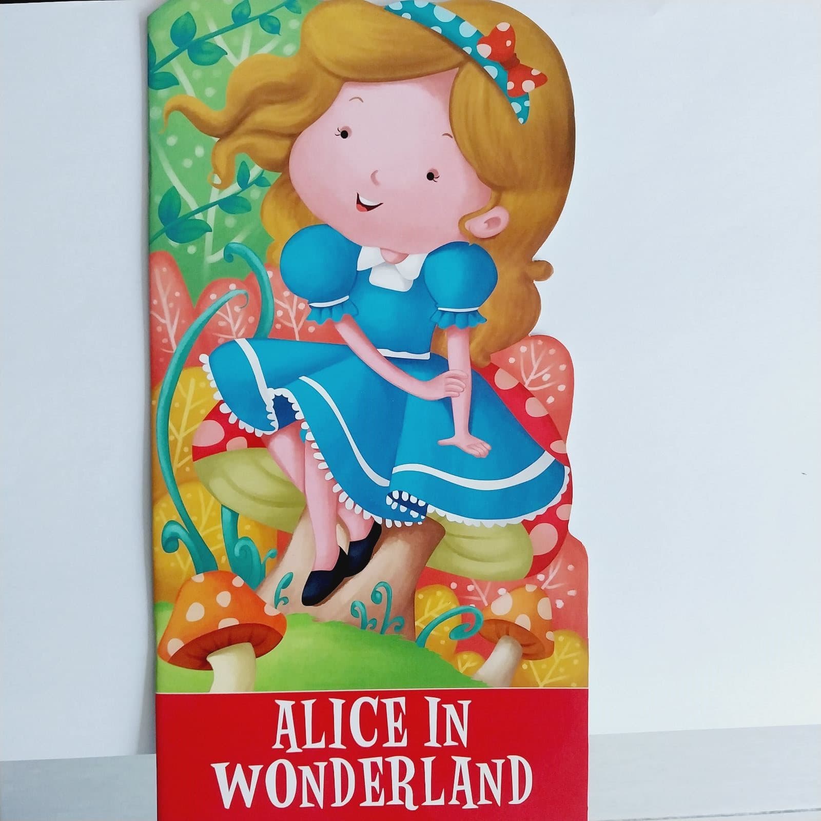 ALICE IN WONDERLAND, Om kidz - CUTOUT STORY BOOKS