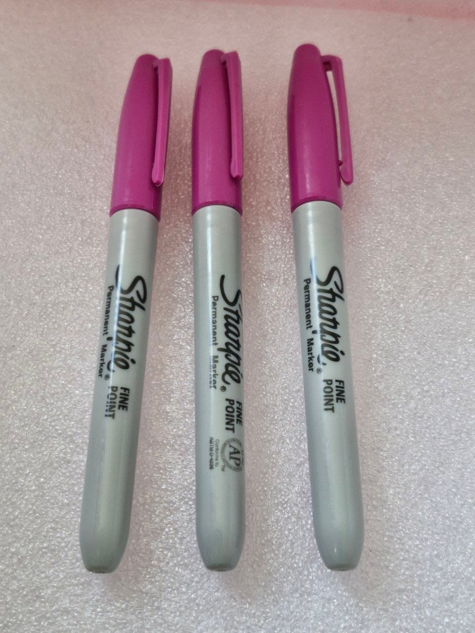 Sharpie ‐ Permanent Marker ‐ Fine Point ‐ Magenta